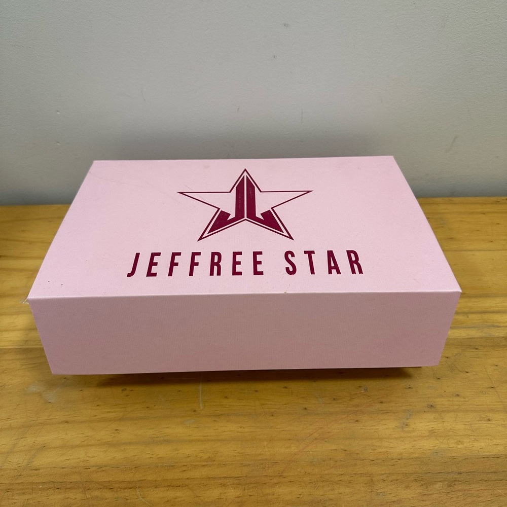 Jeffree star limited edition cookie cutter set in box crown star cookie press